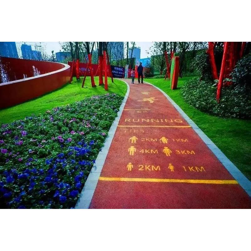 健身路径塑胶跑道建设完成